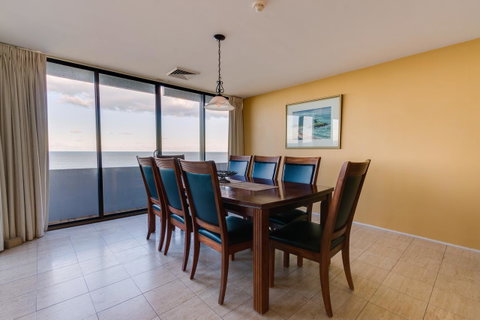 Pacific Towers Beach Resort - Foster Accommodation 24
