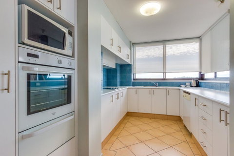 Pacific Towers Beach Resort - Foster Accommodation 39