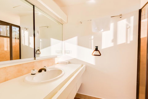 Pacific Towers Beach Resort - Foster Accommodation 28