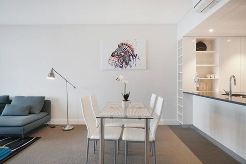 Cozy Apartment With Water View Plus Winter Garden - Foster Accommodation 10