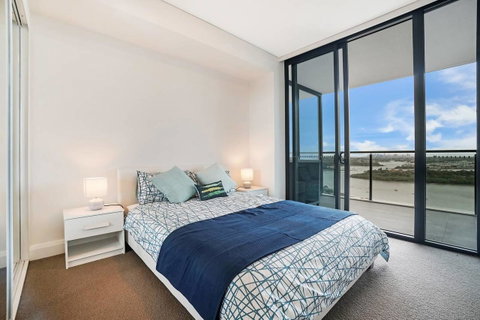 Cozy Apartment With Water View Plus Winter Garden - Foster Accommodation 13