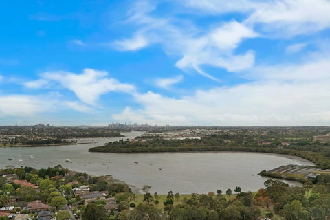 Cozy Apartment With Water View Plus Winter Garden - Foster Accommodation 8