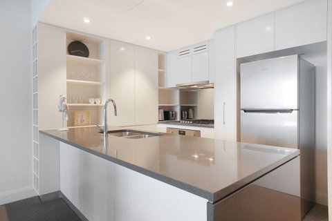 Cozy Apartment With Water View Plus Winter Garden - Foster Accommodation 2
