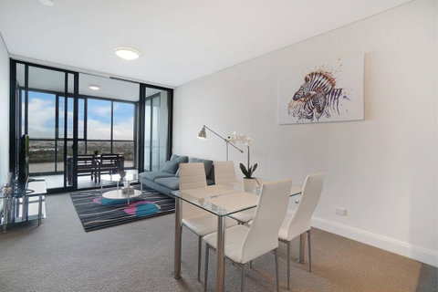 Cozy Apartment With Water View Plus Winter Garden - Foster Accommodation 0