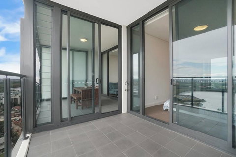 Cozy Apartment With Water View Plus Winter Garden - Foster Accommodation 5