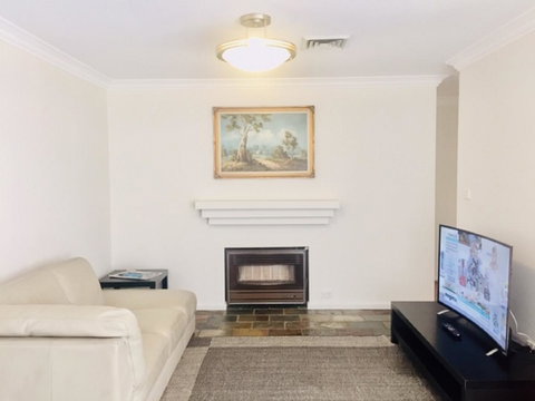 Beautiful Family Holiday House - Foster Accommodation 5