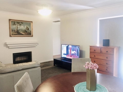 Beautiful Family Holiday House - Foster Accommodation 4