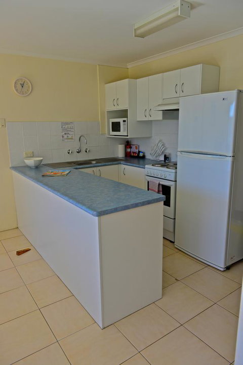 Beach House Holiday Apartments - Foster Accommodation 12