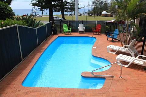 Beach House Holiday Apartments - Foster Accommodation 4