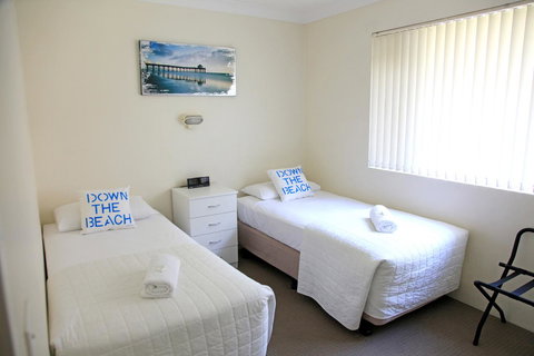 Beach House Holiday Apartments - Foster Accommodation 24