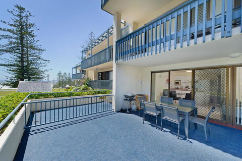 Beach House Holiday Apartments - Foster Accommodation 23