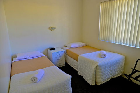 Beach House Holiday Apartments - Foster Accommodation 9