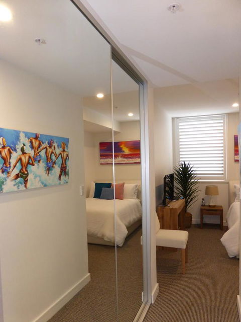Arena Luxury Beachfront Apartment - Foster Accommodation 28