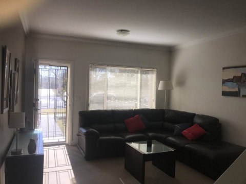 Travers Street Apartment - Foster Accommodation 5