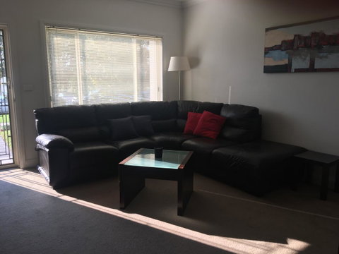 Travers Street Apartment - Foster Accommodation 8
