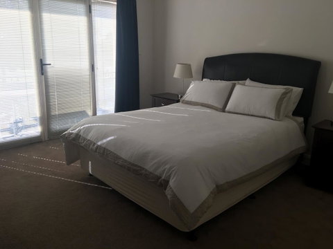 Travers Street Apartment - Foster Accommodation 2