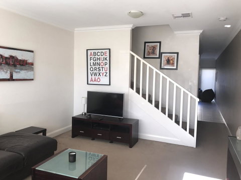 Travers Street Apartment - Foster Accommodation 6