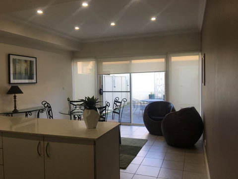 Travers Street Apartment - Foster Accommodation 3
