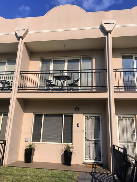 Travers Street Apartment - Foster Accommodation 0