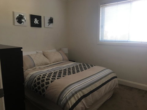 Travers Street Apartment - Foster Accommodation 9