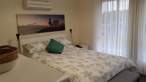 Twin Palms Holiday House At Lighthouse - Foster Accommodation 1