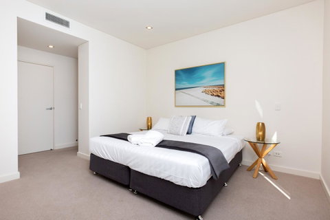 The Penthouse - Foster Accommodation 13