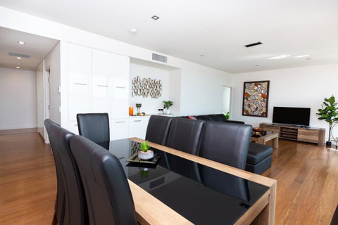 The Penthouse - Foster Accommodation 8