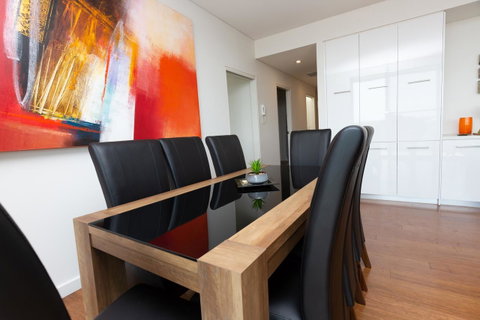 The Penthouse - Foster Accommodation 7