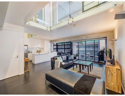 Urban Loft Close To Sydney Hot Spots - Foster Accommodation 0