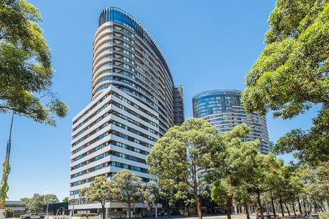 Australian Tower Stay - Foster Accommodation 0
