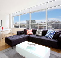 Gadigal Groove - Modern and Bright 3BR Executive Apartment in Zetland with Views - Foster Accommodation