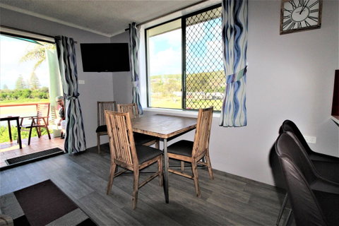 Beachfront 3, 25 Willow Street - Foster Accommodation 3