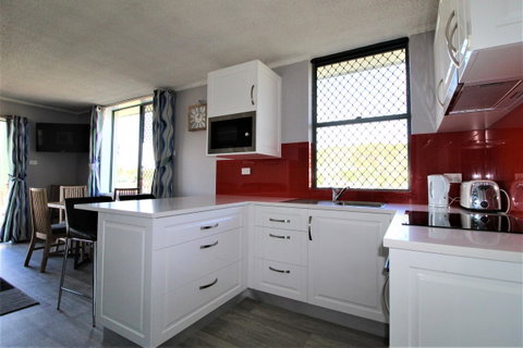 Beachfront 3, 25 Willow Street - Foster Accommodation 6