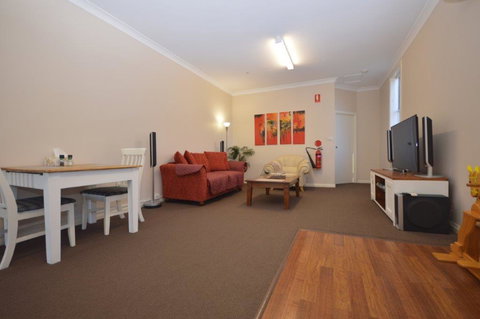 The Old Saddlery - Foster Accommodation 3