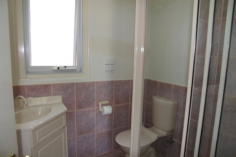 Tumut Apartments - Foster Accommodation 11