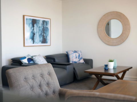 Panoramic Harbour Views And Unbeatable Comfort - Foster Accommodation 10