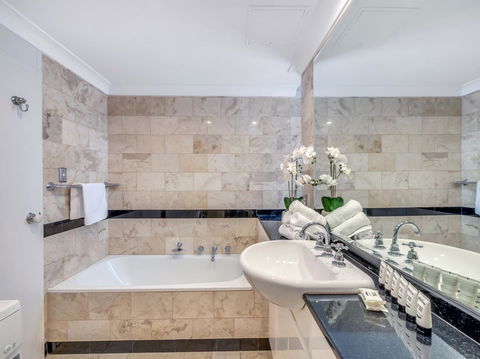Panoramic Harbour Views And Unbeatable Comfort - Foster Accommodation 4