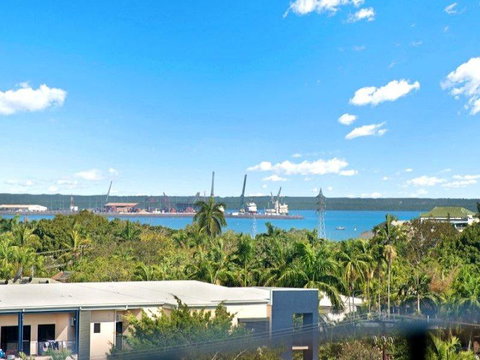 Nomikis\'On The Avenue - Foster Accommodation 15