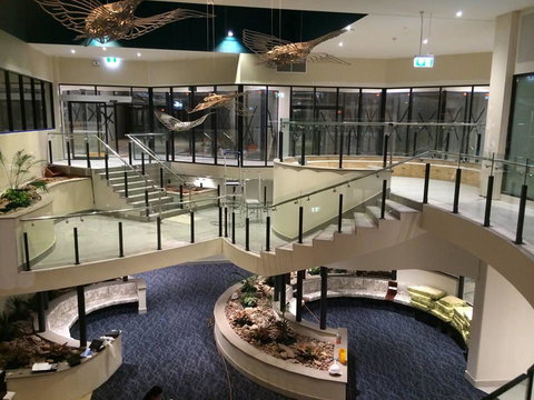 Nomikis\'On The Avenue - Foster Accommodation 11