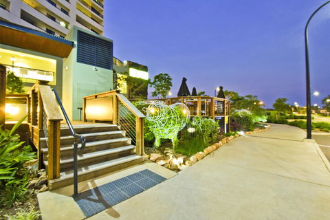 Nomikis\'On The Avenue - Foster Accommodation 2