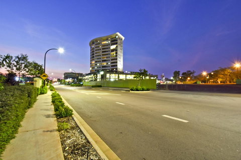 Nomikis\'On The Avenue - Foster Accommodation 10