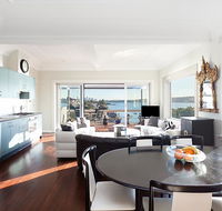 Art Deco Apartment With Breathtaking Water Views - Foster Accommodation