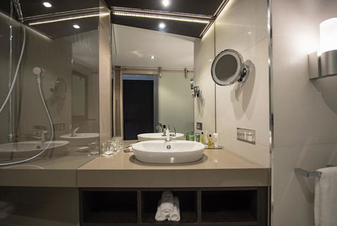 Hilton Darwin - Foster Accommodation 24