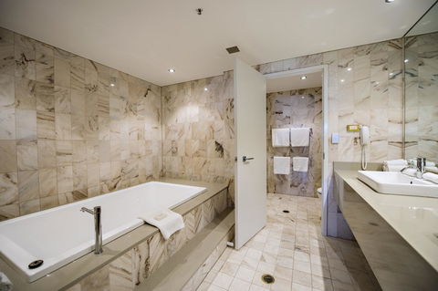 Hilton Darwin - Foster Accommodation 35