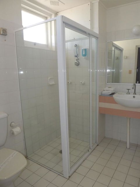 Golden Sands Motor Inn - Foster Accommodation 27