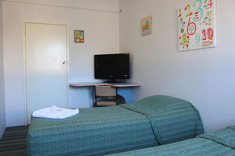 Golden Sands Motor Inn - Foster Accommodation 19