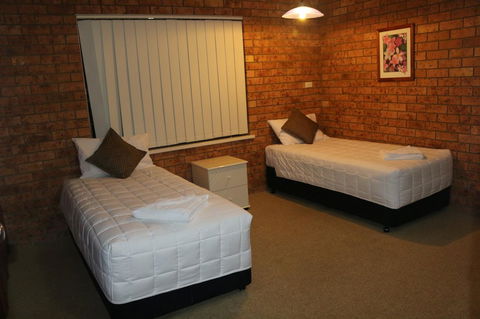 Golden Sands Motor Inn - Foster Accommodation 5