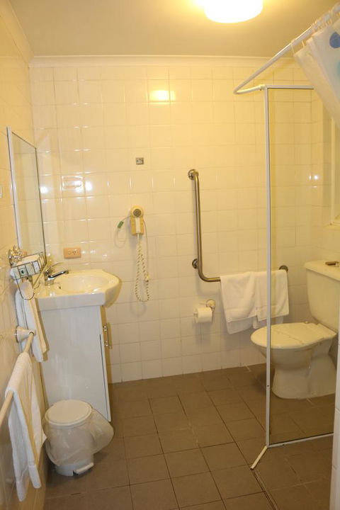 Golden Sands Motor Inn - Foster Accommodation 23