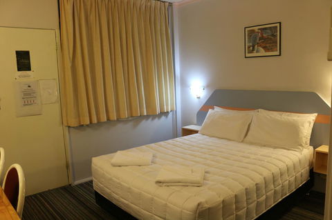 Golden Sands Motor Inn - Foster Accommodation 16