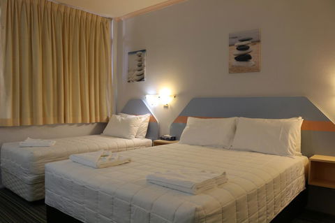 Golden Sands Motor Inn - Foster Accommodation 12